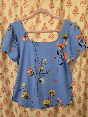 LuLaRoe Blue Floral Scoop Neck Short Sleeve Top